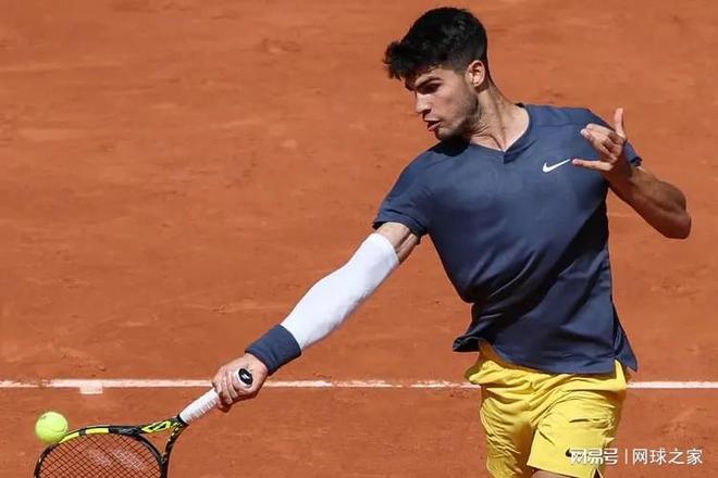 斯在中场的 斯在中场的