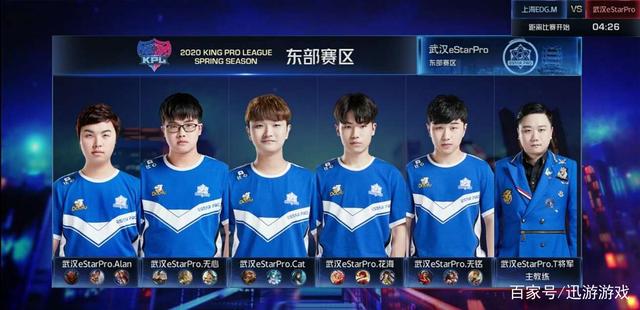 在羽毛球双 在羽毛球双