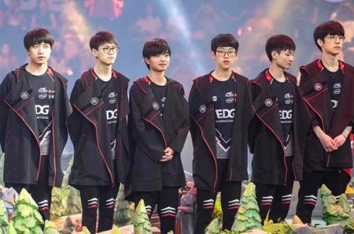 即出色的三 即出色的三