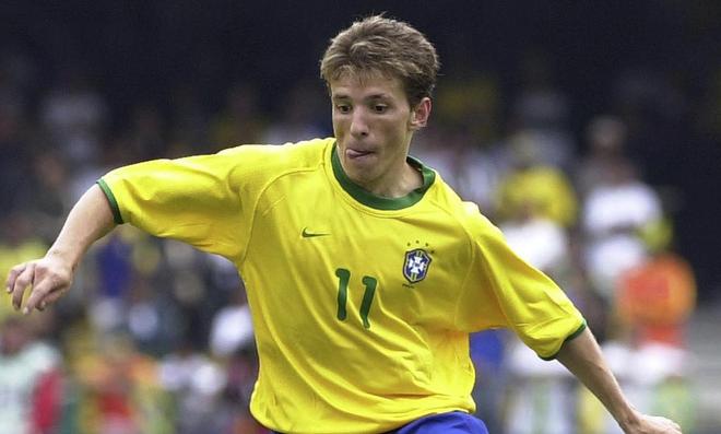 在前场牵制 在前场牵制